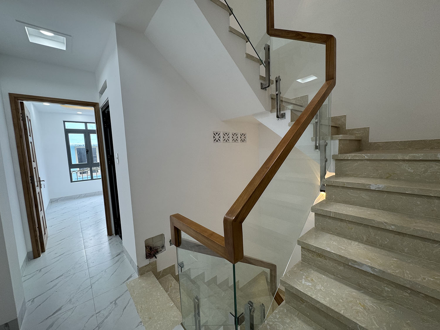 Nhà phố 3 lầu, mới 100% xe hơi đổ cách nhà 10m khu VIP Nguyễn Văn Đậu - Gần Phan Đăng Lưu